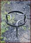 Mittelalterliches Dreibein, Pfannenrost, geschmiedet aus Stahl, rund